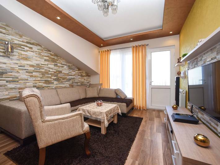 Gîte pour 4 personnes, avec balcon dans Tivat
