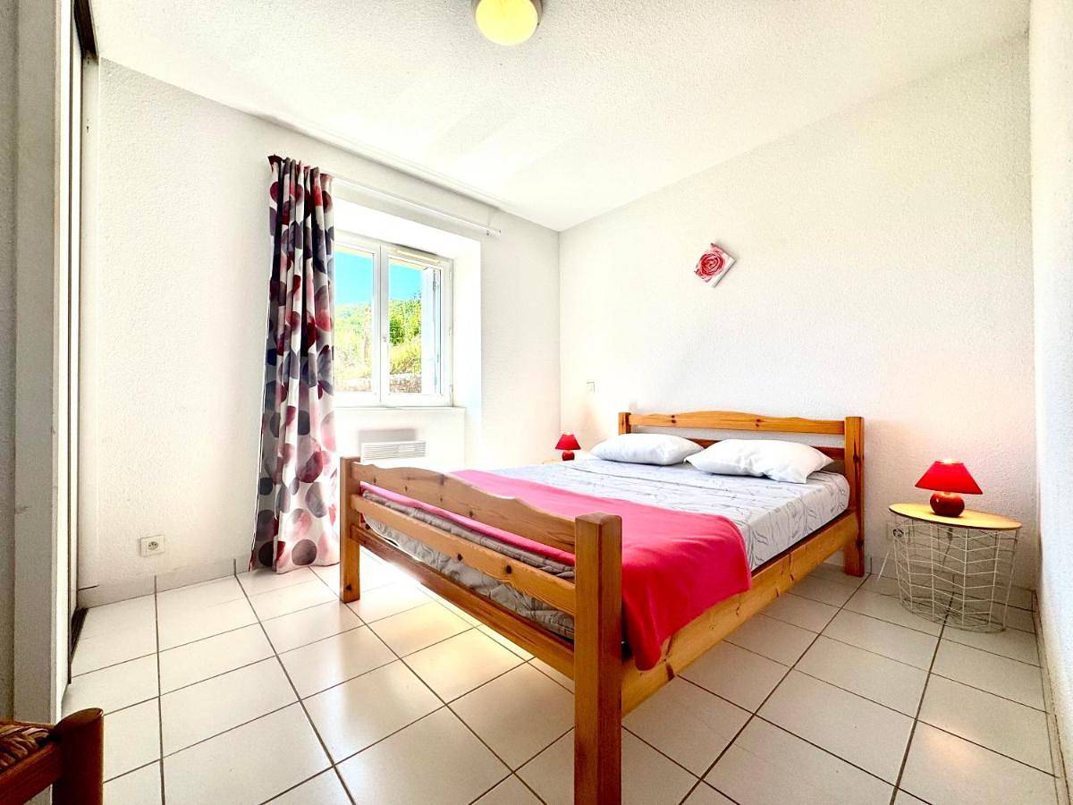 Appartement entier, One-Bedroom Apartment in Neyrac les Bains, Meyras