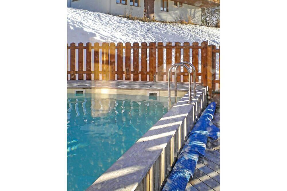 Entire apartment, Lovely apartment for 8 people with pool, Wifi, Tv, terrace, pets allowed and parking in Arc 1600, Bourg-Saint-Maurice