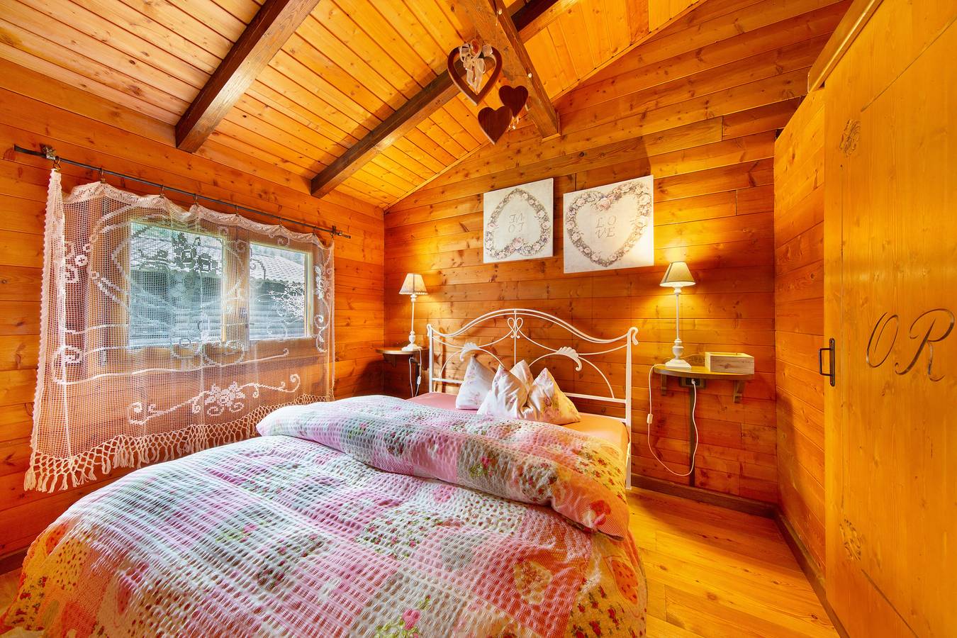 Chalet 'Orserose I Scarpet' con vista sulle montagne, terrazza condivisa e Wi-Fi in Forno di Zoldo, Schiara