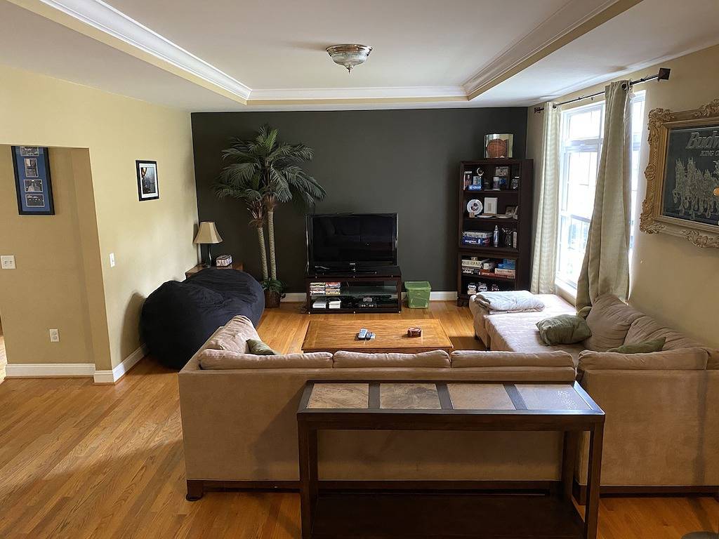 Comfy, open floorplan within walking distance of Maplewood in St. Louis, Missouri