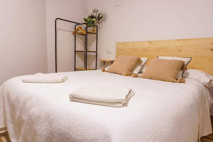 Chalet para 14 personas, con piscina y jardín además de vistas y piscina para niños, Se admiten mascotas en La Manchuela - 3