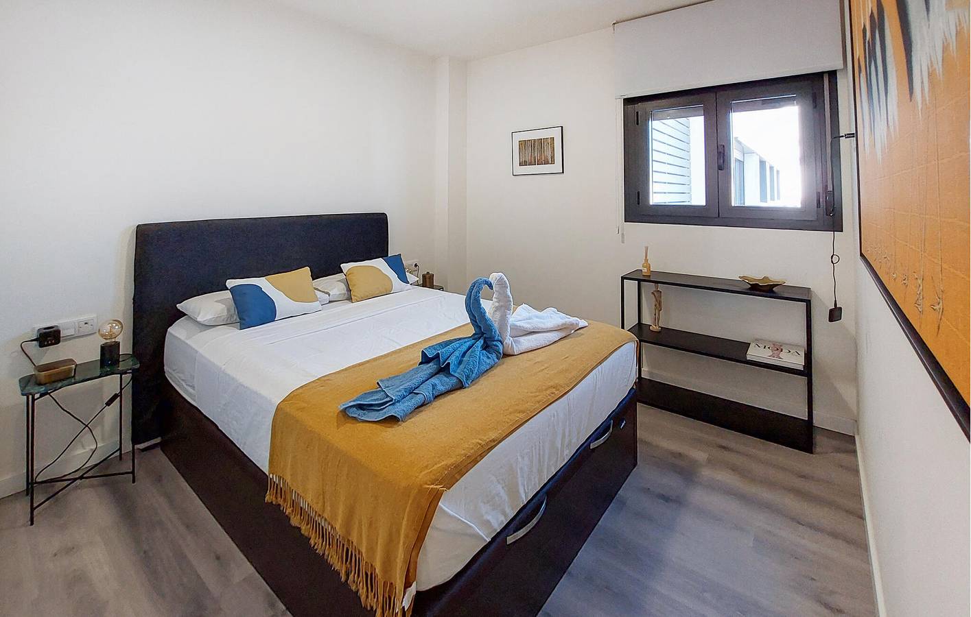 Geheel vakantieappartement, Chique Appartement van 70 m² met Parkeerplaats, AC, Keuken, Zwembad & WiFi in Cruz de Humilladero, Malaga