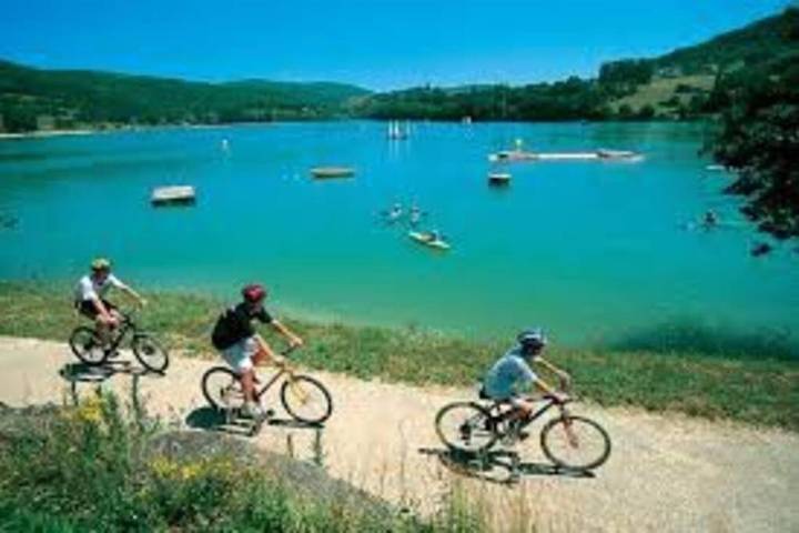 Location de vacances pour 8 personnes, avec vue et jardin à Chasteaux - 3