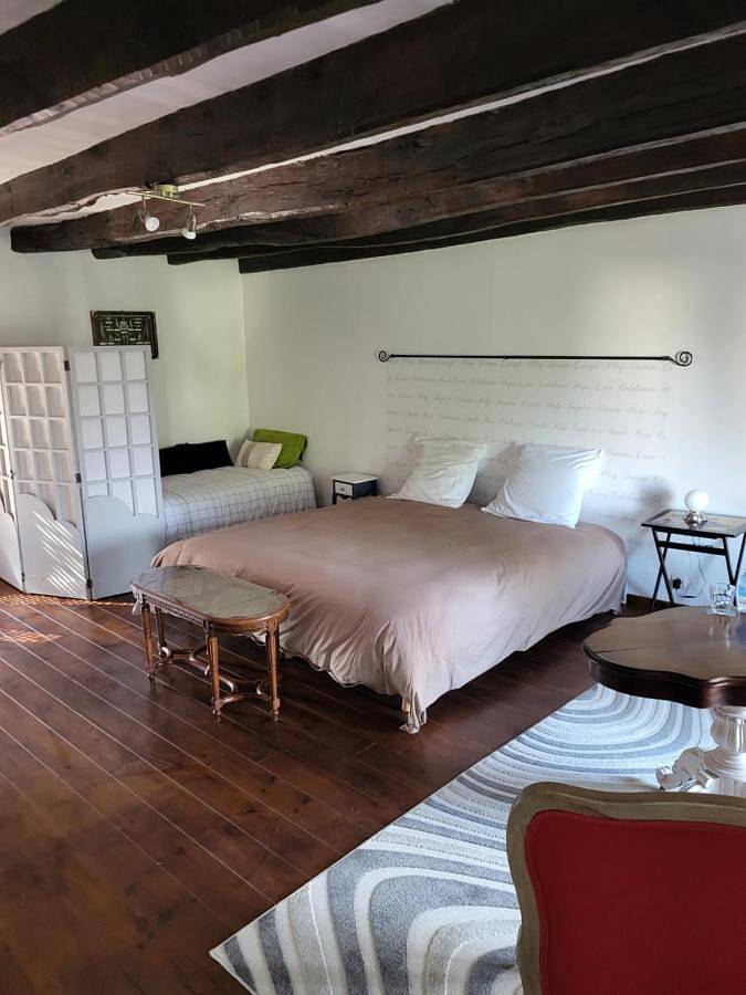 Chambre d’hôte pour 3 personnes, avec Terrasse ainsi que Jardin et Vue à Roz-sur-Couesnon