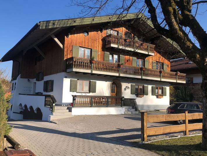 Ferienwohnung für 4 Personen, mit Seeblick und Balkon sowie Ausblick, kinderfreundlich in Bad Wiessee - 2