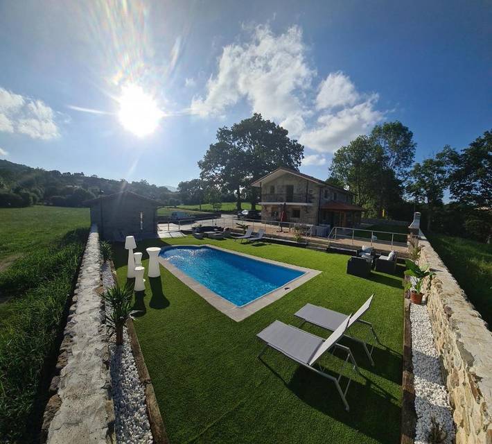 Apartamento para 12 personas, con Balcón y Jacuzzi además de Terraza y Jardín en Villacarriedo