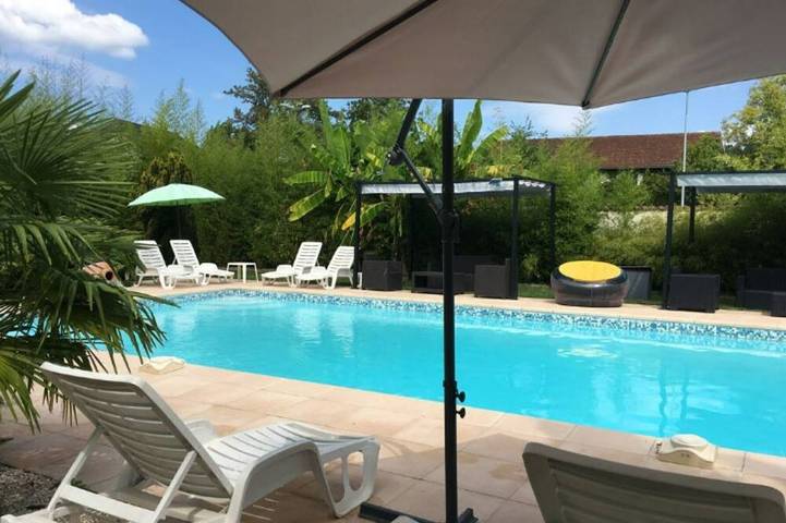 Location de vacances pour 3 personnes, avec Piscine à Souillac