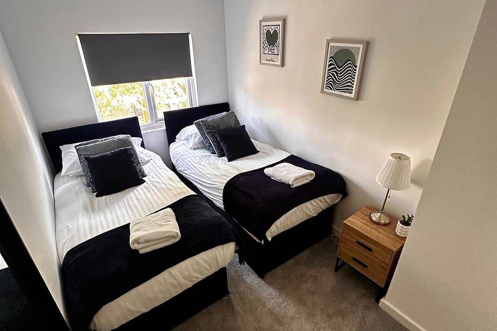 House Sleeps 4 with Patio in Warwick, Warwickshire
