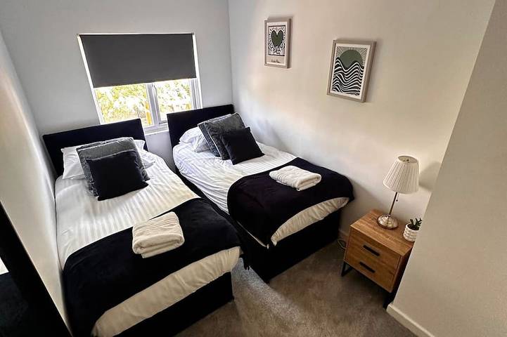 House Sleeps 4 with Patio in Warwick, Warwickshire