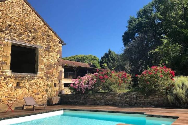 Location de vacances pour 10 personnes, animaux acceptés à Carves