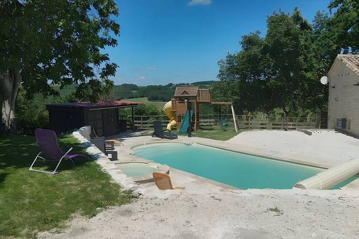 Location de vacances pour 11 personnes, avec jacuzzi ainsi que jardin et terrasse, animaux acceptés à Bourg-de-Visa