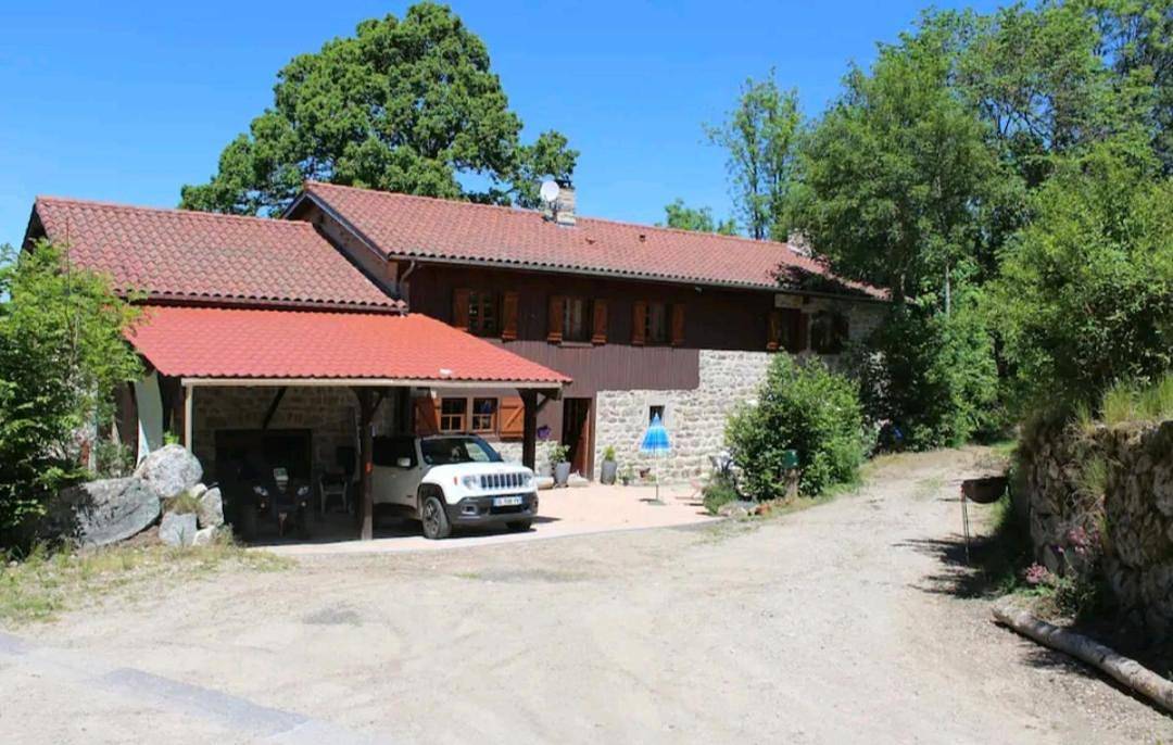 Double Room with Private Bathroom in Ambert, Parc Naturel Régional Livradois-Forez