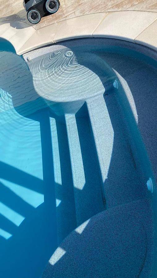 Location de vacances pour 6 personnes, avec piscine ainsi que vue et jardin à Néant-sur-Yvel - 2