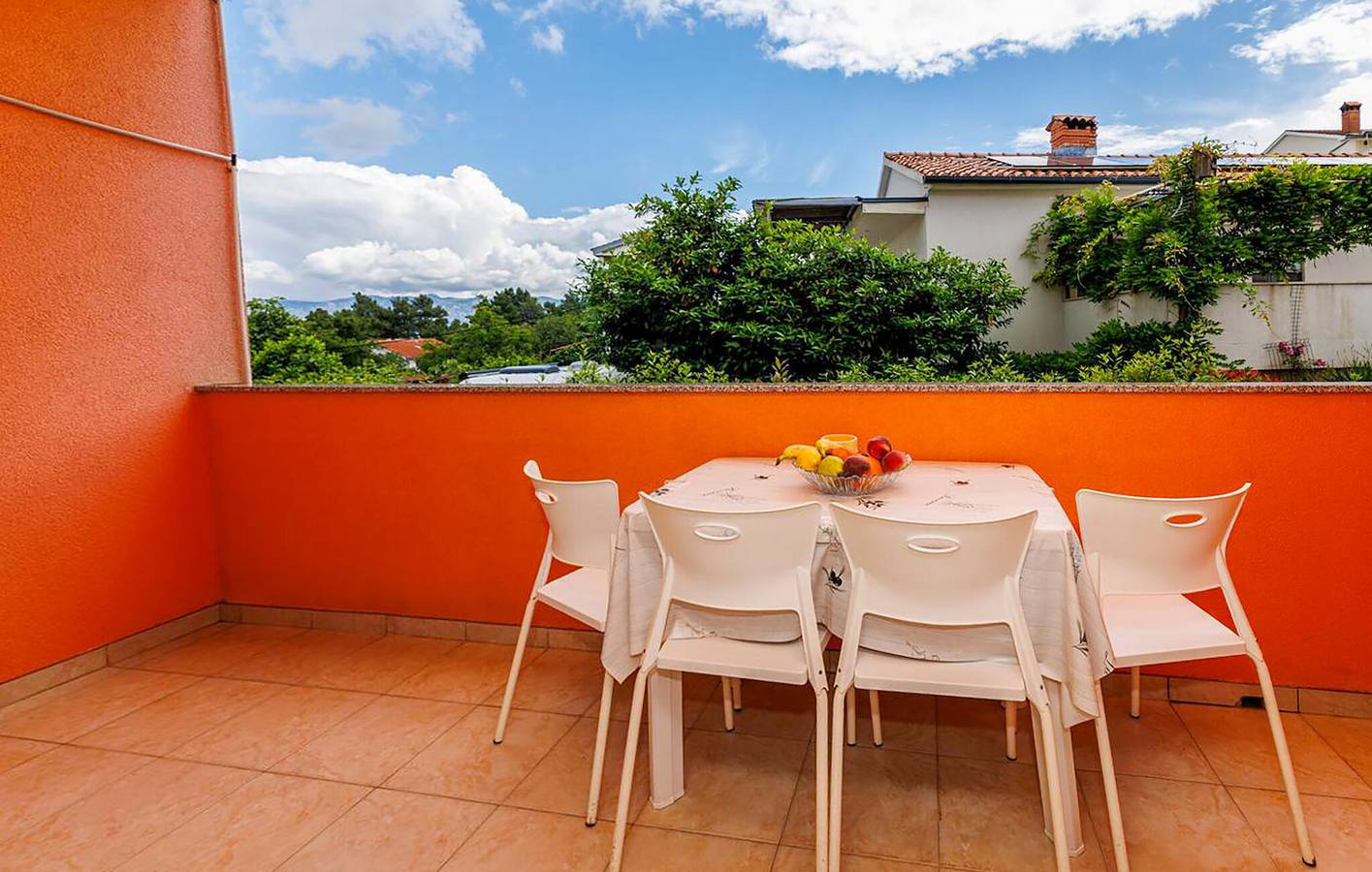 Ganze Ferienwohnung, Gemütliche Ferienwohnung mit Terrasse, 300 m zur Küste und zu Restaurants in Soline, Krk