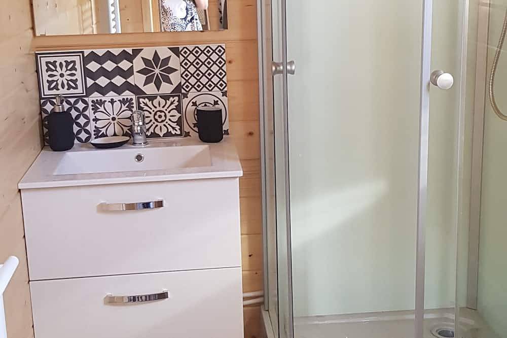 Chaleureux chalet en bois tout équipé in Calorguen, Région de Dinan