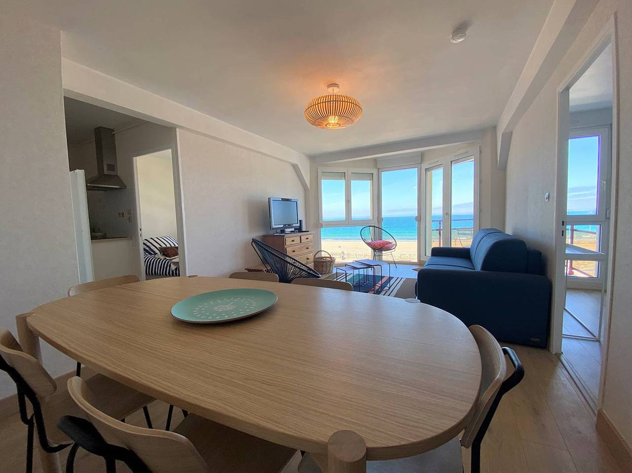 Entire apartment, Apartment Exceptional Sea View Trestraou beach in Perros-Guirec in Perros-Guirec, Pink Granite Coast