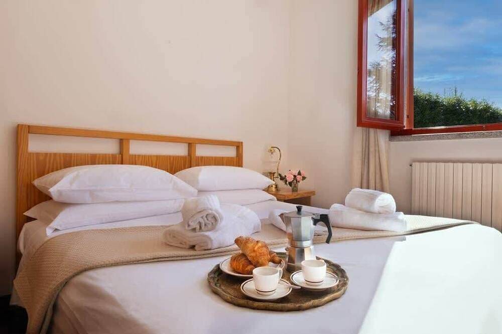 Large lakeside villa in Lesa, Lago Maggiore (Piemont)