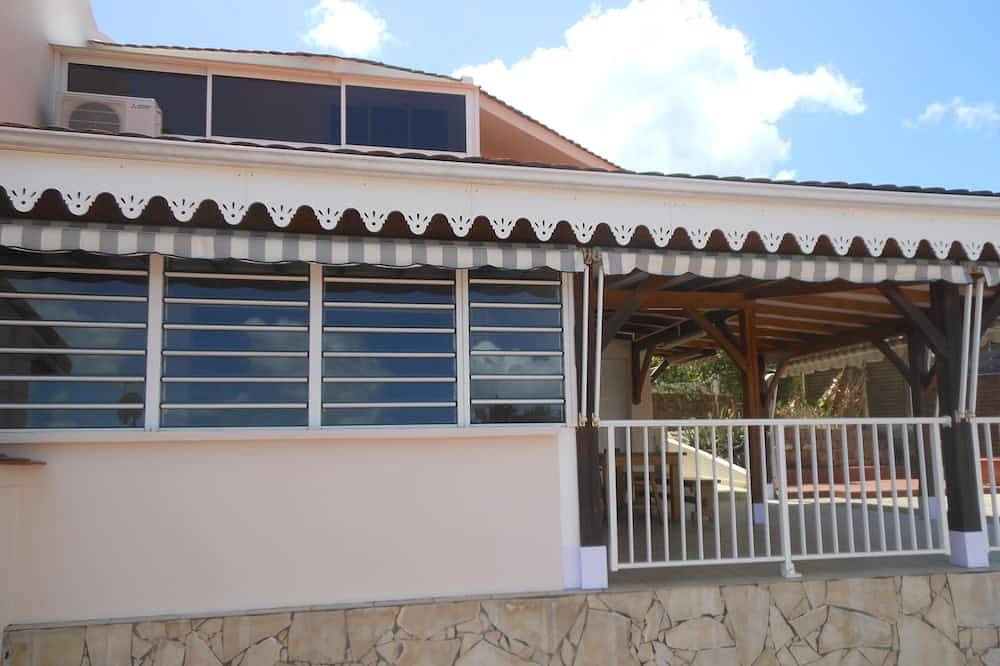 Villa Carline in a residence with private beach in Le Diamant, Martinique