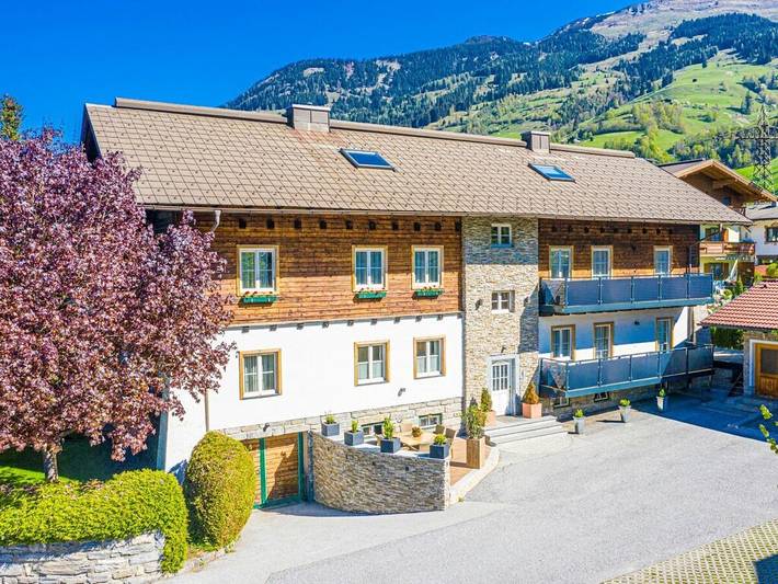 Ferienhaus für 6 Personen, mit Balkon und Garten sowie Sauna in Dorfgastein