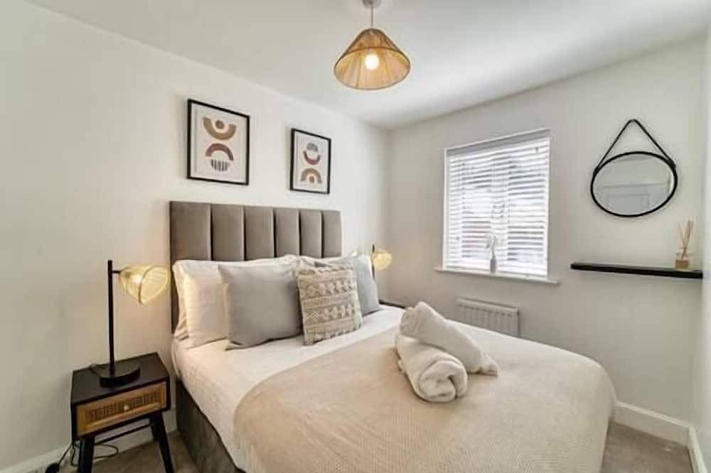 Whiskawayhomes - Walkers Lane - Family Home in Worcestershire