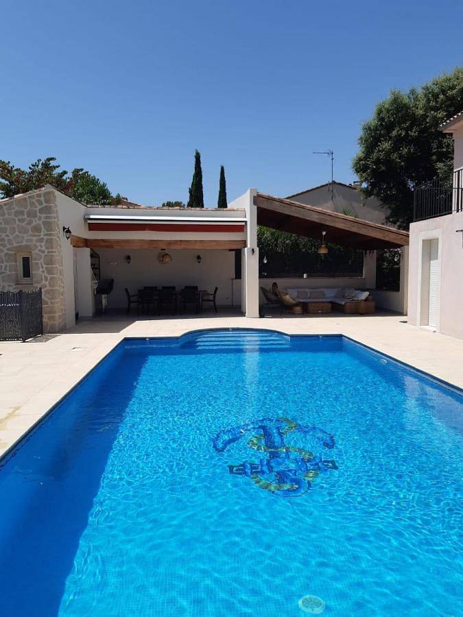 Villa pour 12 personnes, avec vue ainsi que jardin et piscine