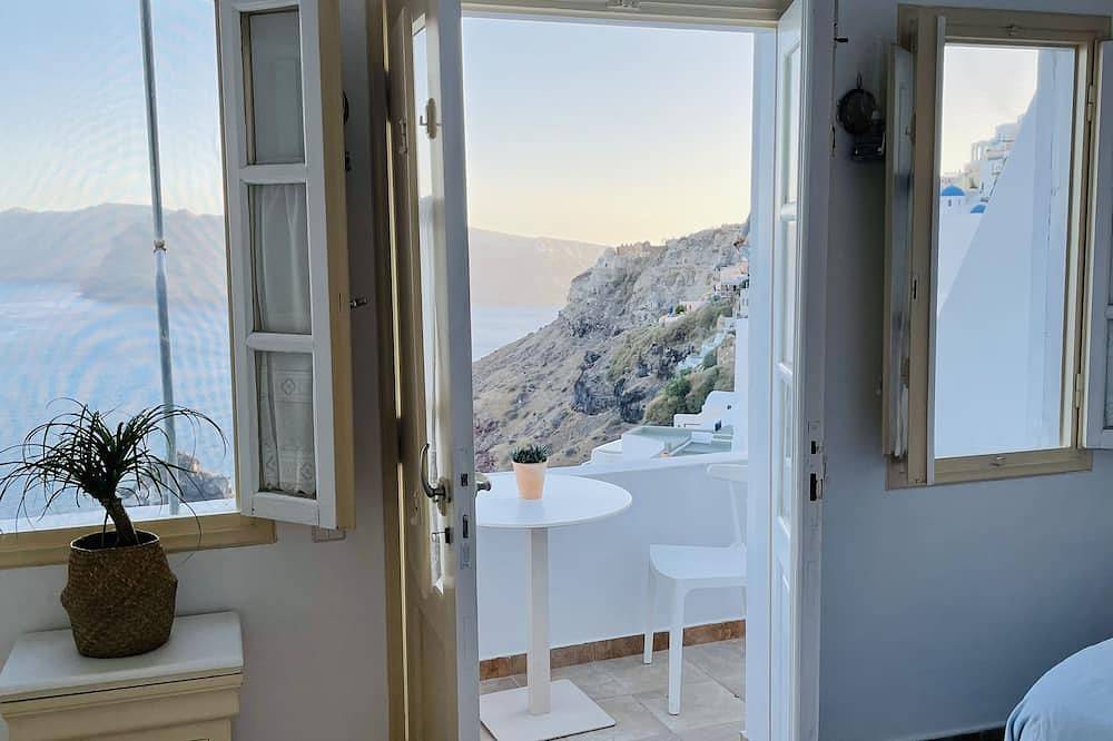 Entire apartment, Studio at the famous Caldera Oia in Ormos Ammoudiou, Oia