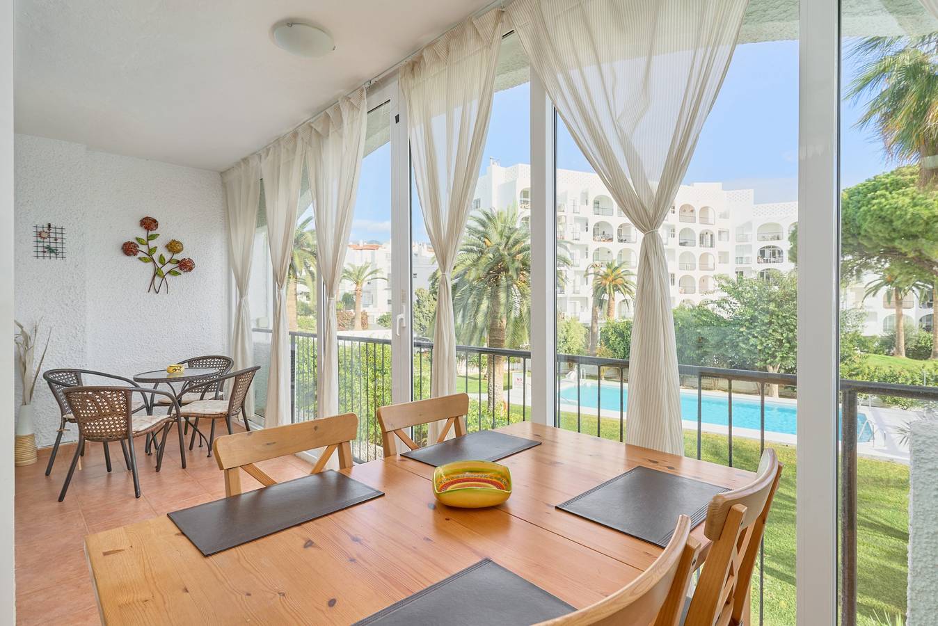 Ganze Wohnung, Ferienwohnung "Carabeo 23" mit Meerblick und direktem Zugang zum Strand in Nerja, Costa del Sol