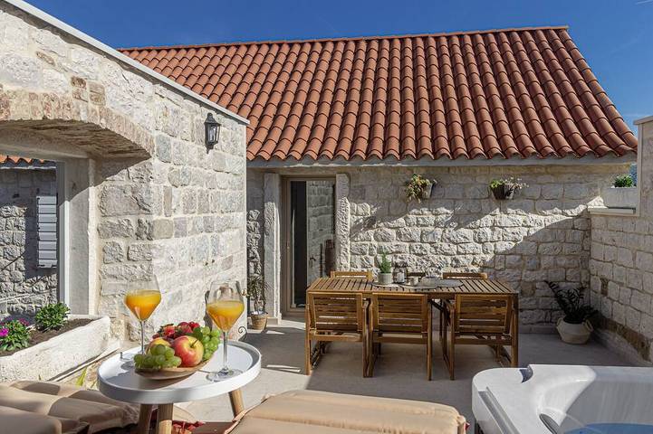Ferienhaus für 6 Personen, mit Whirlpool und Balkon in Trogir