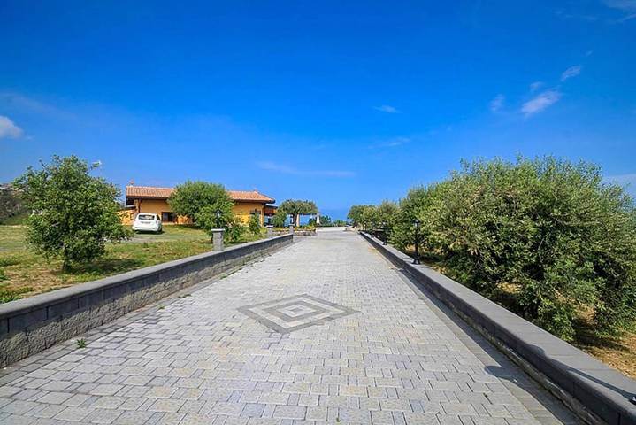 Villa pour 10 personnes, avec piscine ainsi que jardin et vue à Taormina - 2