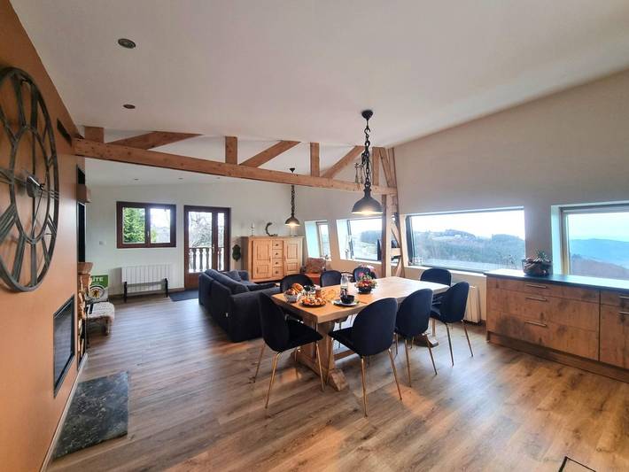 Gemütliches Ferienhaus in Le Bessat, Natur und Entspannung für 8 Personen in Le Bessat, Regionaler Naturpark Pilat