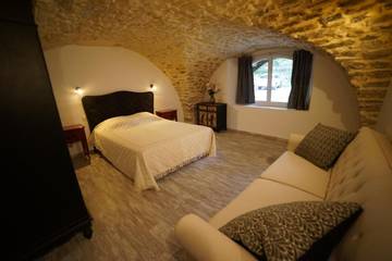 Gîte pour 10 personnes, avec jardin, animaux acceptés à Quissac