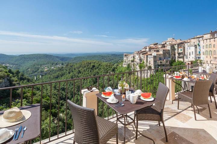Chambre d’hôte pour 2 personnes, avec Terrasse ainsi que Piscine et Vue
