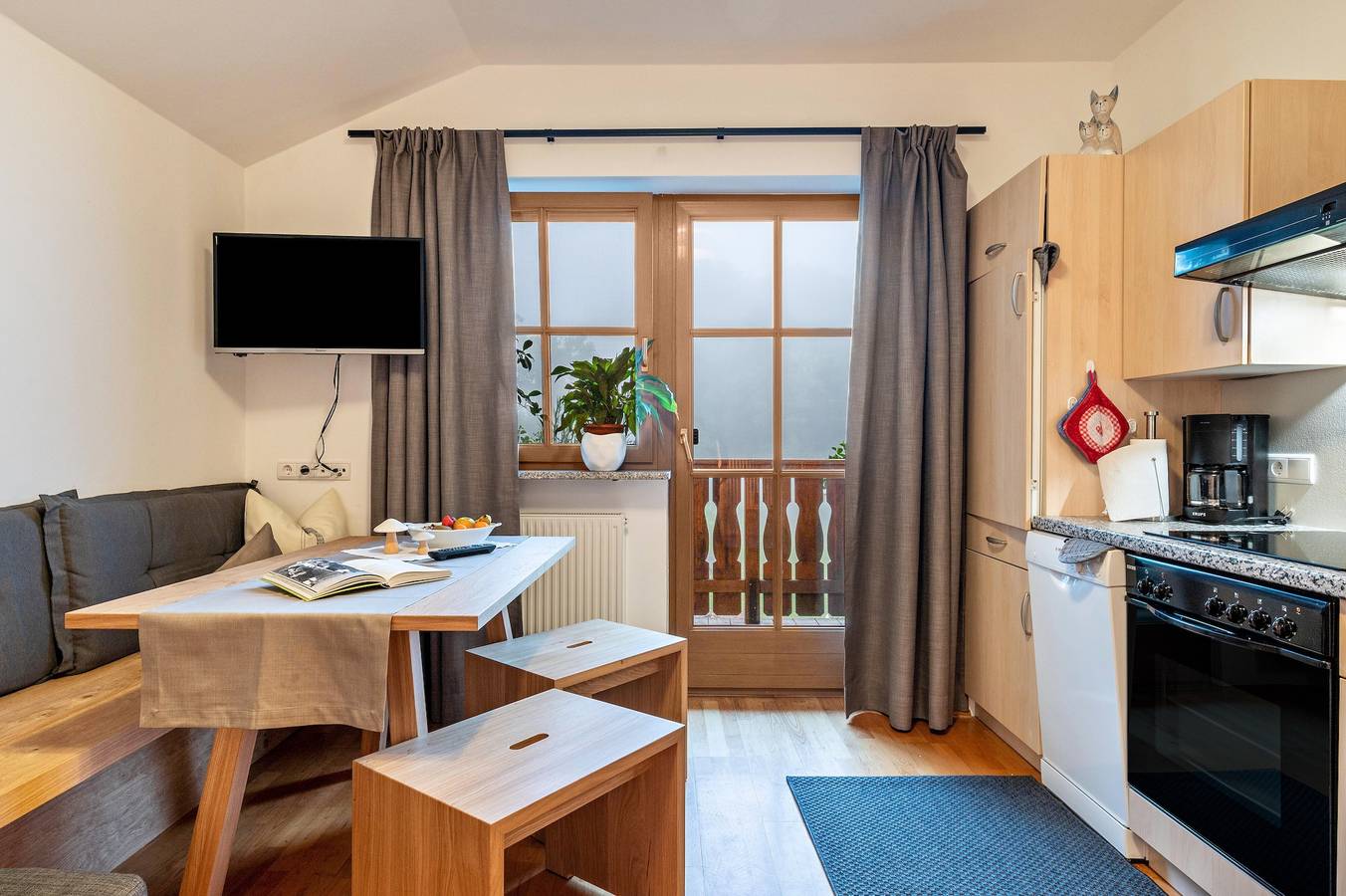 Entire apartment, Apartment 'Zunerhof Morgensonne' with Mountain View, Balcony and Wi-Fi in Lengstein, Ritten