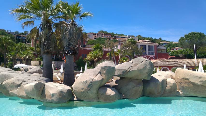 Casa vacanze 'Air-conditioned 2 Bedroom' con vista mare, Wi-Fi e aria condizionata in Grimaud, Costa mediterranea (Francia)