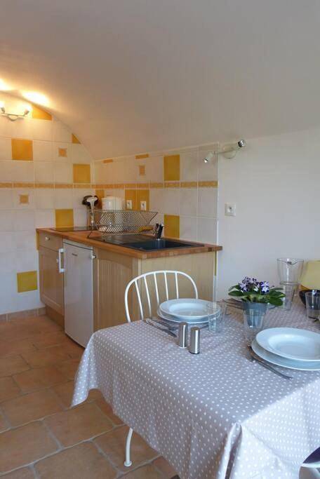 Location de vacances pour 2 personnes, avec Terrasse et Jardin à Gennes - 4