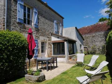 Gîte pour 6 personnes, avec jardin à Rabodanges