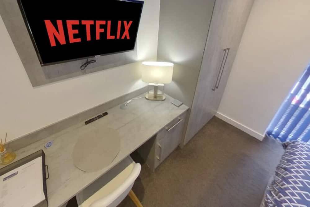 Entire apartment, Signature House - Contemporary City Studios (Sh29) in Coventry, Birmingham Area