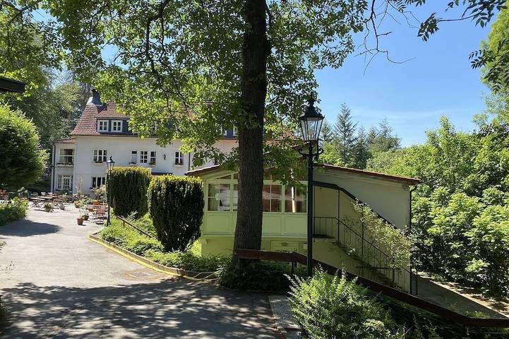 Ferienwohnung für 5 Personen, mit Garten und Terrasse sowie Whirlpool in Wuppertal