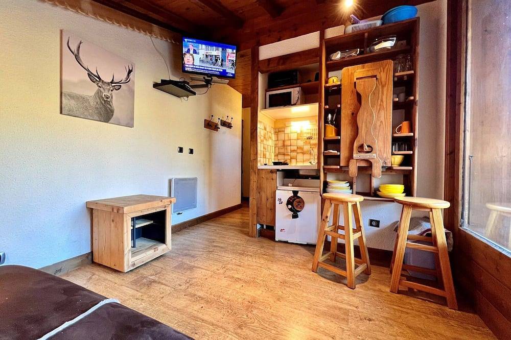Entire apartment, Cozy studio at the foot of the slopes with parking and pets allowed in Notre-Dame-de-Bellecombe, Albertville region