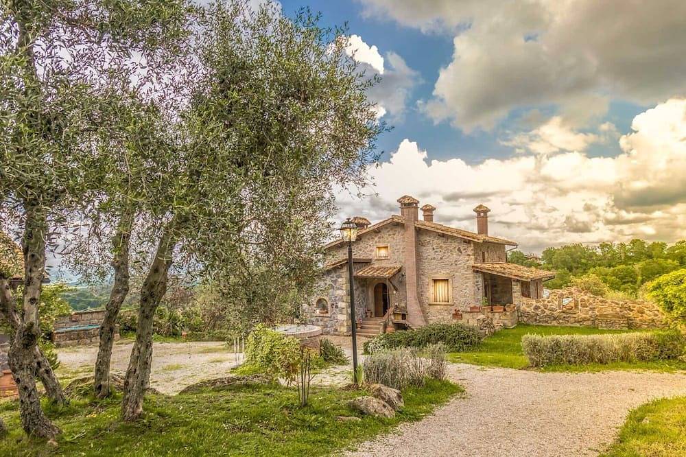 Intimate independent room for couples in Soriano nel Cimino, Viterbo Province