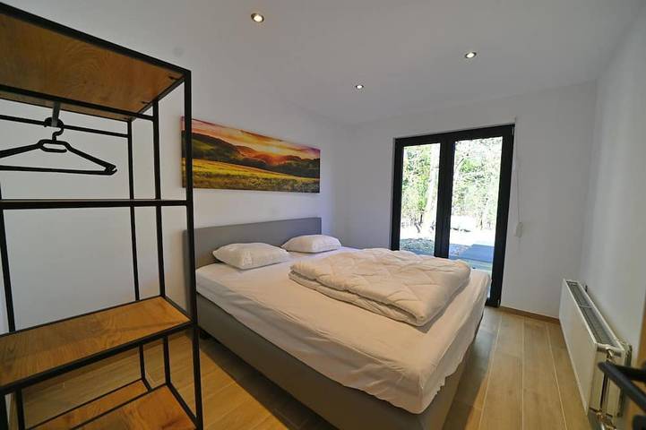 Gîte pour 6 personnes, avec jacuzzi et terrasse, animaux acceptés dans Baillonville - 4
