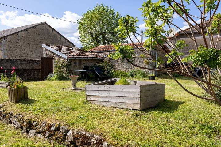 Gîte La Traverse: Private Terrasse, eigener Garten und Wlan in Persac in Persac, Vienne