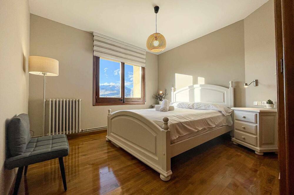 Entire apartment, Puigcerdà Cal Gatesques 1 in Puigcerdà, Catalan Pyrenees