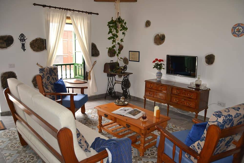 Casa del S.Xx recién reformada. Ideal para senderismo (hiking). Zona tranquila. in La Guancha, Tenerife Norte