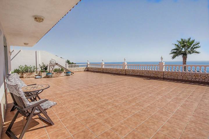 Entire apartment, Panoramic Views Apartment Near Coast & Nature with Sea Views in Vélez-Málaga, Cordillera Penibética