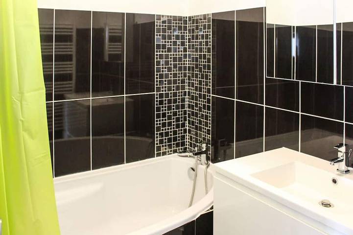 Appartement entier, Grand T2 de 50m2 - 2ème ligne de mer - Centre Ville - 100m du port in La Grande-Motte, Côte d'Améthyste