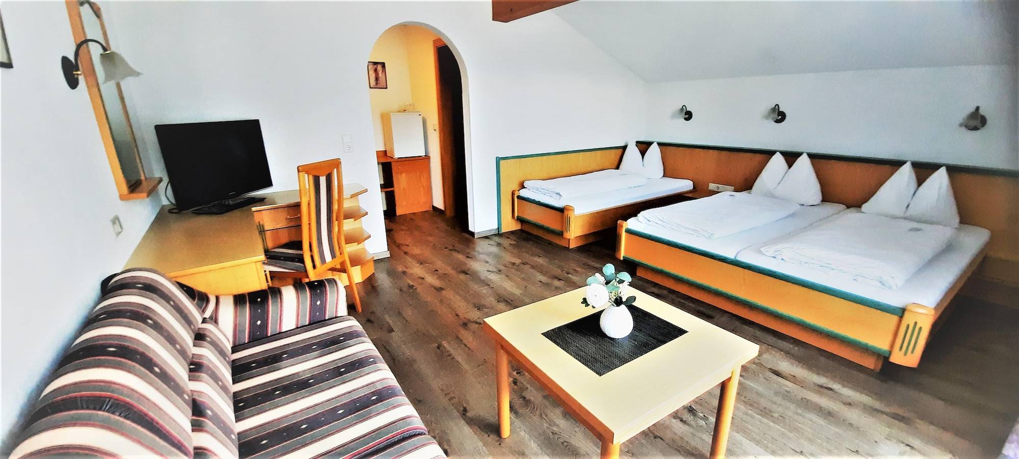 Apartamento vacacional entero, Mehrbettzimmer, Dusche, Wc, Balkon in Bschlabs, Pfafflar