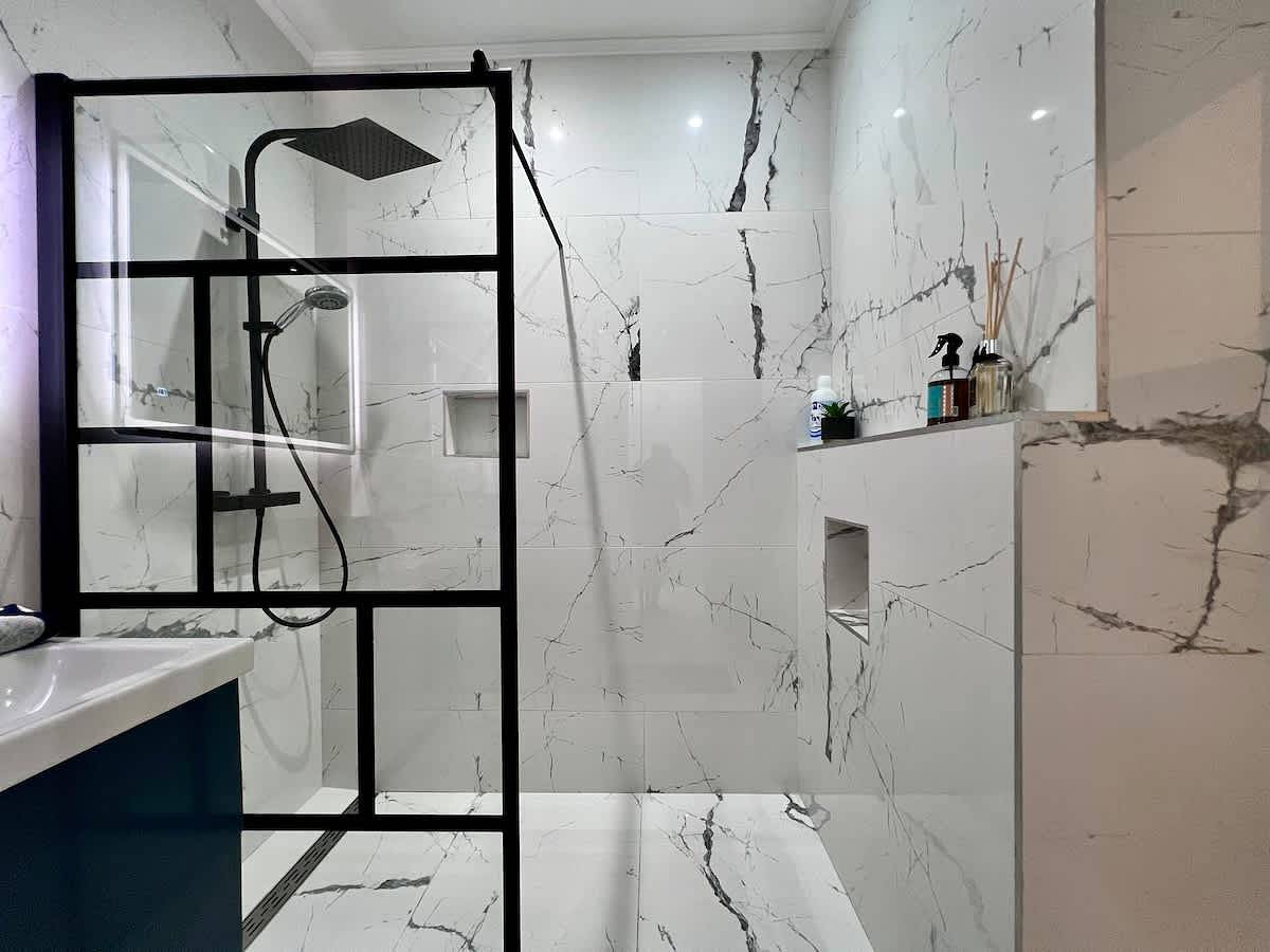 Geheel appartement, Cozy Apartment for 9 Guests  Brussels Midi Station in Anderlecht, Vlaanderen