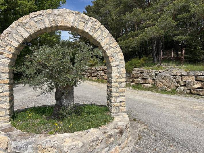 Location de vacances pour 7 personnes, avec vue et jardin ainsi que bassin pour enfant et piscine, animaux acceptés à Artignosc-sur-Verdon - 3